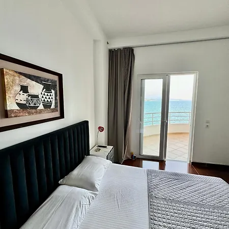 Blue Deluxe Apartment *