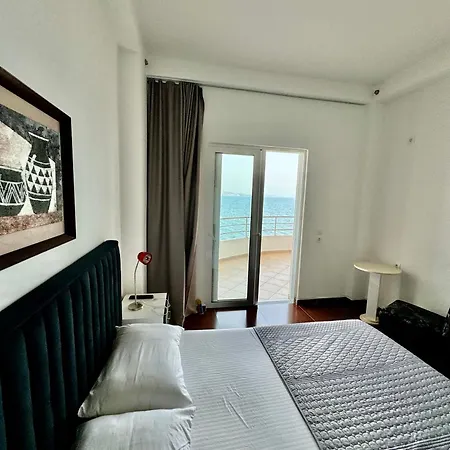 Blue Deluxe Apartment